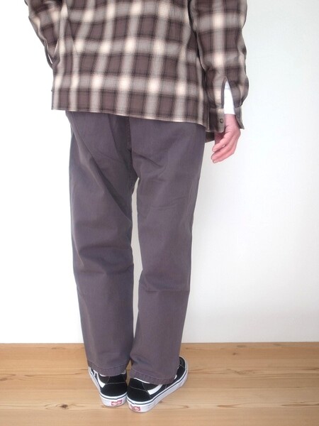GRAMICCI LOOSE TAPERED PANTS FOSSIL GREY PIGMENT