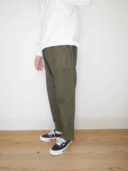 Ordinary fits 108 BAKER PANTS KHAKI