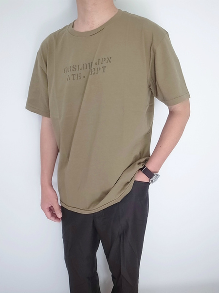 Orsow T-SHIRT JPN A.D PRINT ARMY GREEN