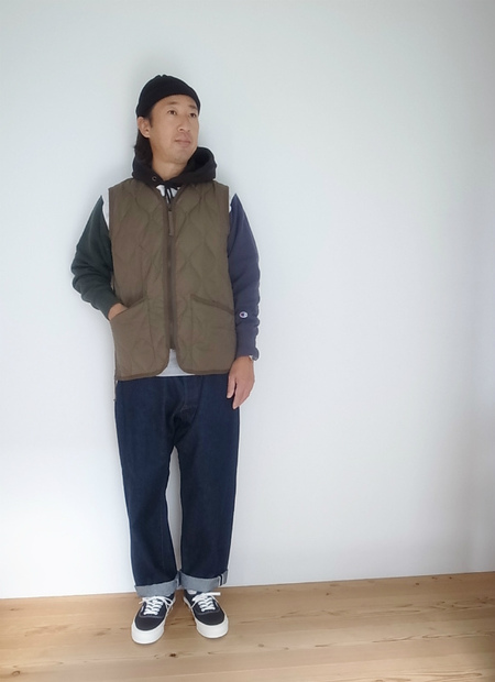 TAION  VNECK ZIP VEST D.OLIVE