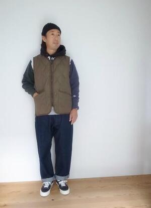 TAION  VNECK ZIP VEST D.OLIVE