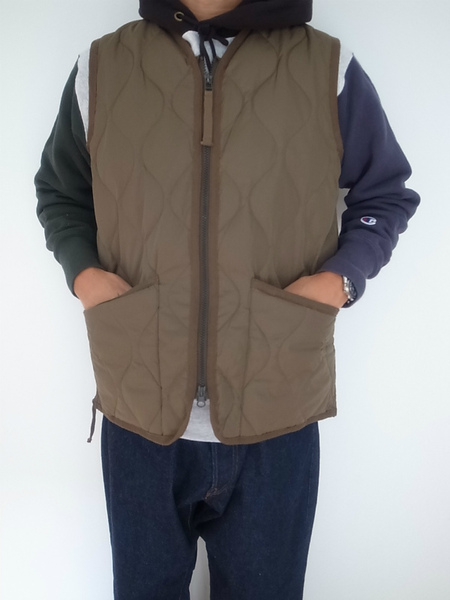 TAION  VNECK ZIP VEST D.OLIVE
