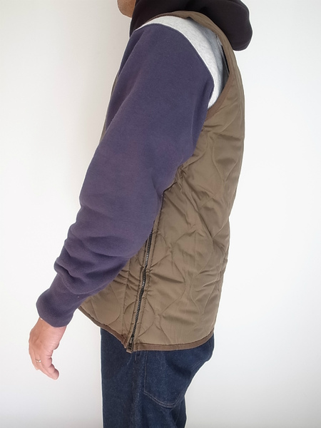 TAION  VNECK ZIP VEST D.OLIVE