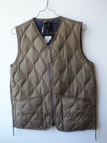 TAION  VNECK ZIP VEST D.OLIVE