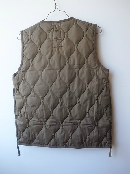 TAION  VNECK ZIP VEST D.OLIVE