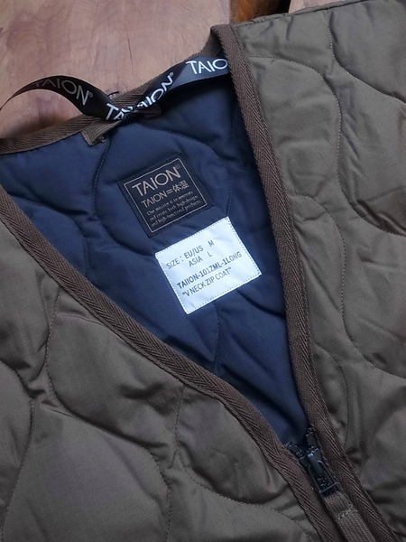 TAION  VNECK ZIP COAT D.OLIVE