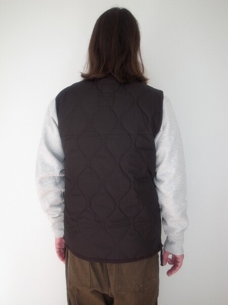 TAION  VNECK BUTTON VEST BLACK