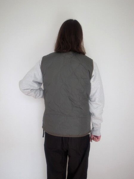 TAION  VNECK BUTTON VEST OLIVE