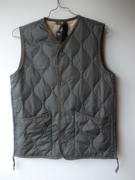 TAION  VNECK BUTTON VEST OLIVE