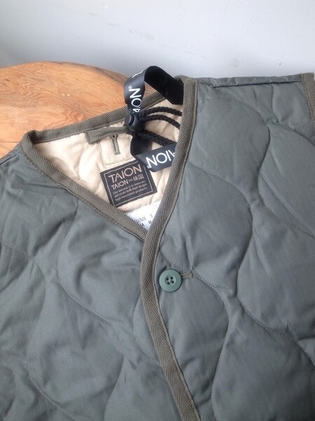 TAION  VNECK BUTTON VEST OLIVE