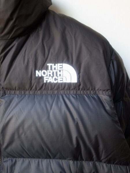 THE NORTH FACE SHORT NUPTSE JACKET