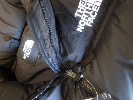 THE NORTH FACE SHORT NUPTSE JACKET