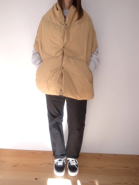 NANGA DOWN PONCHO MUFFLER TAN