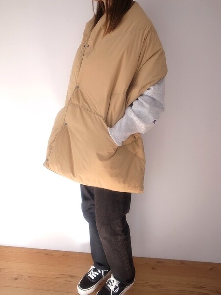 NANGA DOWN PONCHO MUFFLER TAN