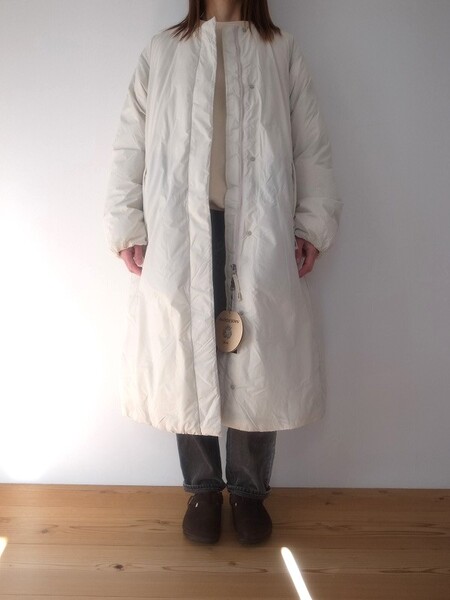 NANGA NO COLLER DOWN COAT IVORY