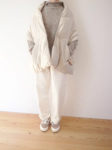 NANGA DOWN PONCHO MUFFLER IVORY