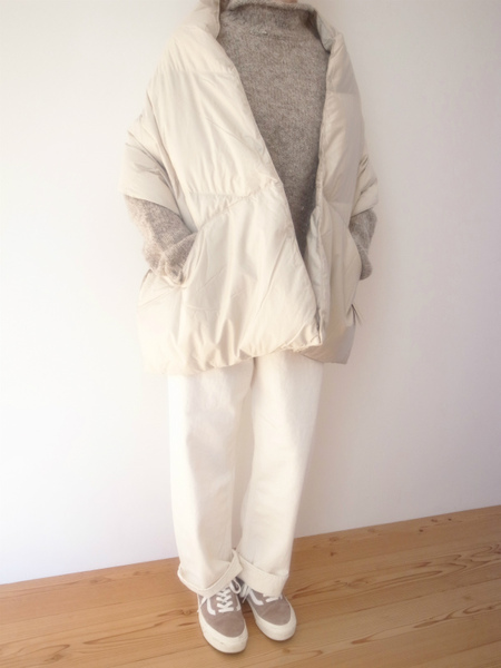 NANGA DOWN PONCHO MUFFLER IVORY
