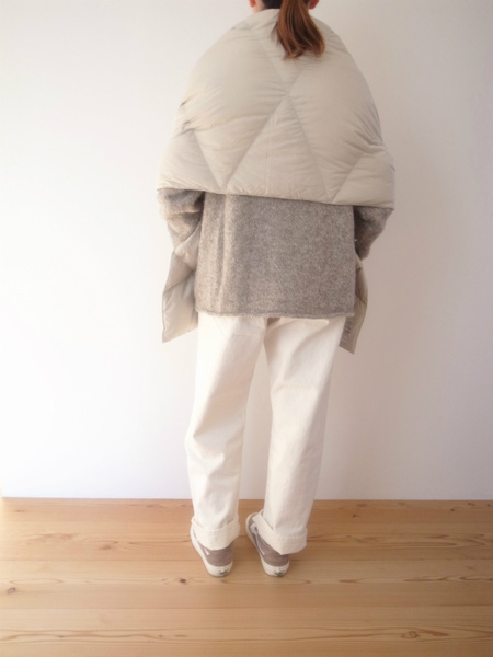NANGA DOWN PONCHO MUFFLER IVORY